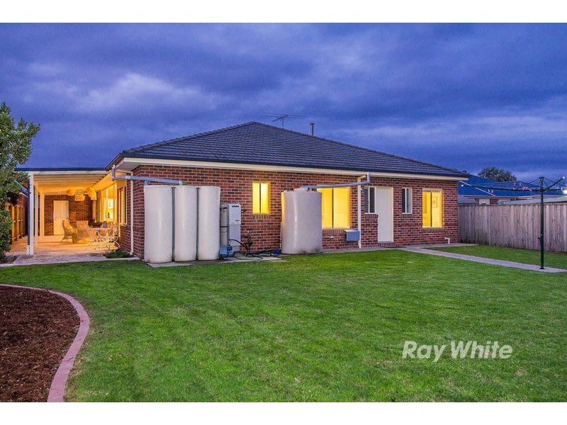 11 Firestone Green, Cranbourne VIC 3977