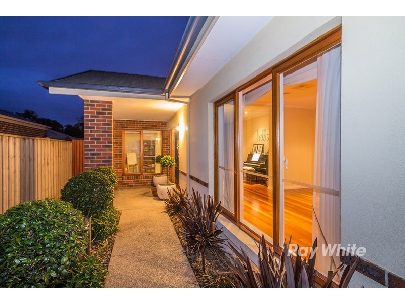 11 Firestone Green, Cranbourne VIC 3977