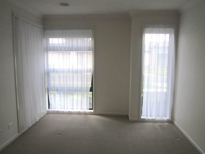 6 Waterloo Road, Cranbourne East VIC 3977