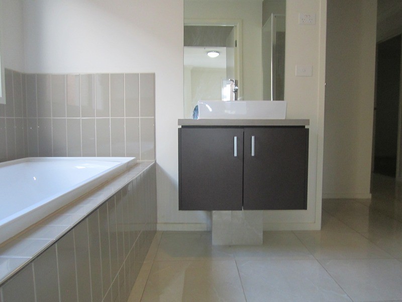 6 Waterloo Road, Cranbourne East VIC 3977