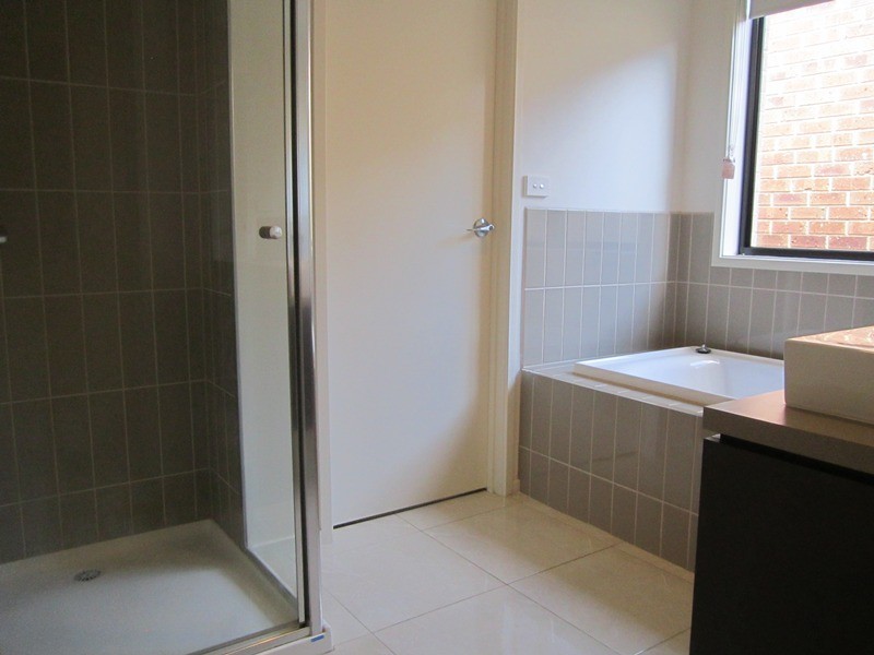 6 Waterloo Road, Cranbourne East VIC 3977