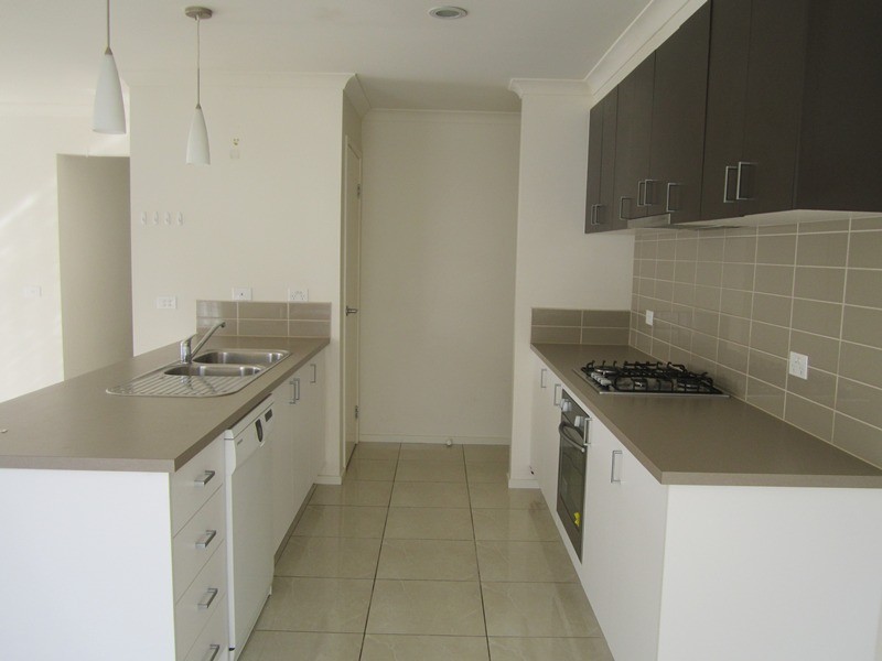 6 Waterloo Road, Cranbourne East VIC 3977