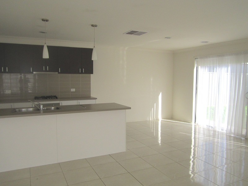 6 Waterloo Road, Cranbourne East VIC 3977