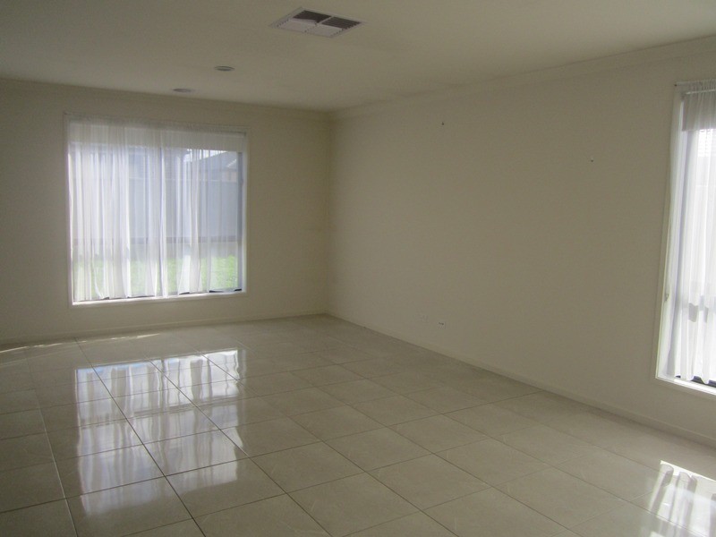 6 Waterloo Road, Cranbourne East VIC 3977