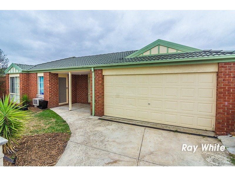 8 Nyarrin Place, Cranbourne West VIC 3977
