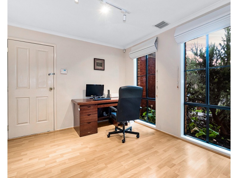 4 Darcy Niland Crescent, Lynbrook VIC 3975