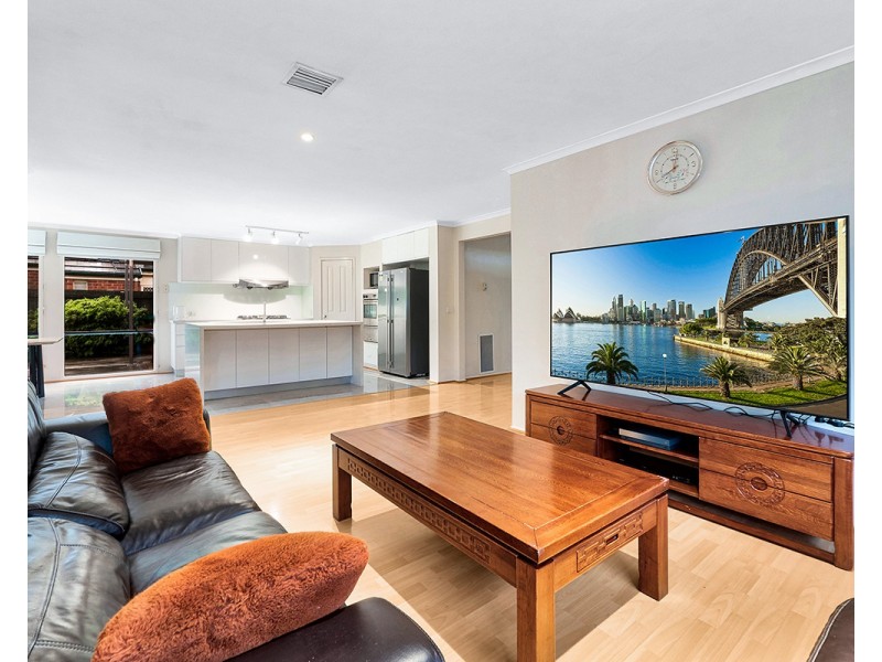 4 Darcy Niland Crescent, Lynbrook VIC 3975