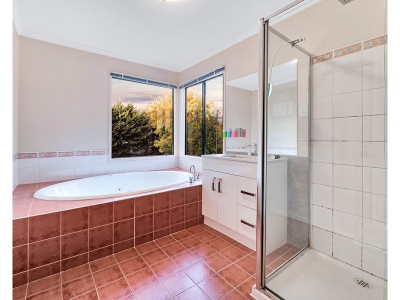 4 Darcy Niland Crescent, Lynbrook VIC 3975