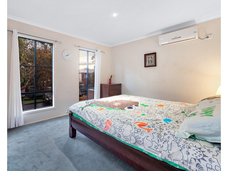 4 Darcy Niland Crescent, Lynbrook VIC 3975