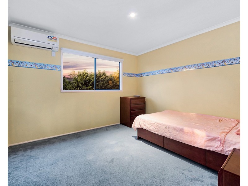 4 Darcy Niland Crescent, Lynbrook VIC 3975