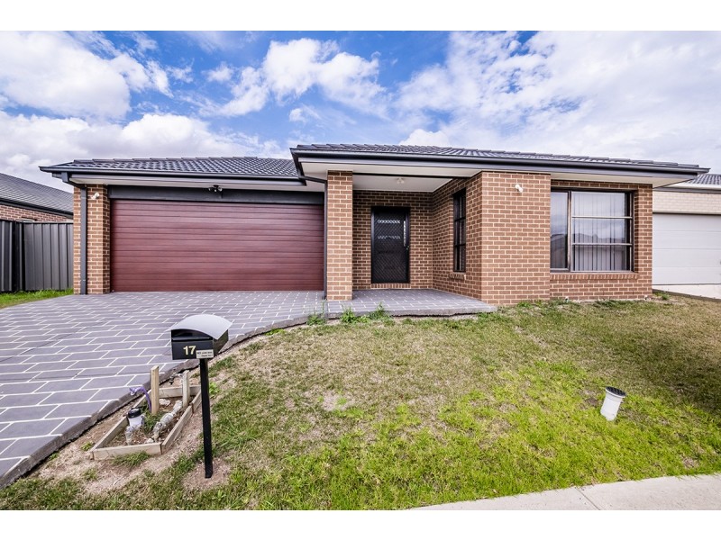 17 Connewara Crescent, Clyde North VIC 3978