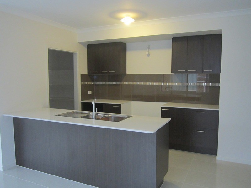 17 Connewara Crescent, Clyde North VIC 3978