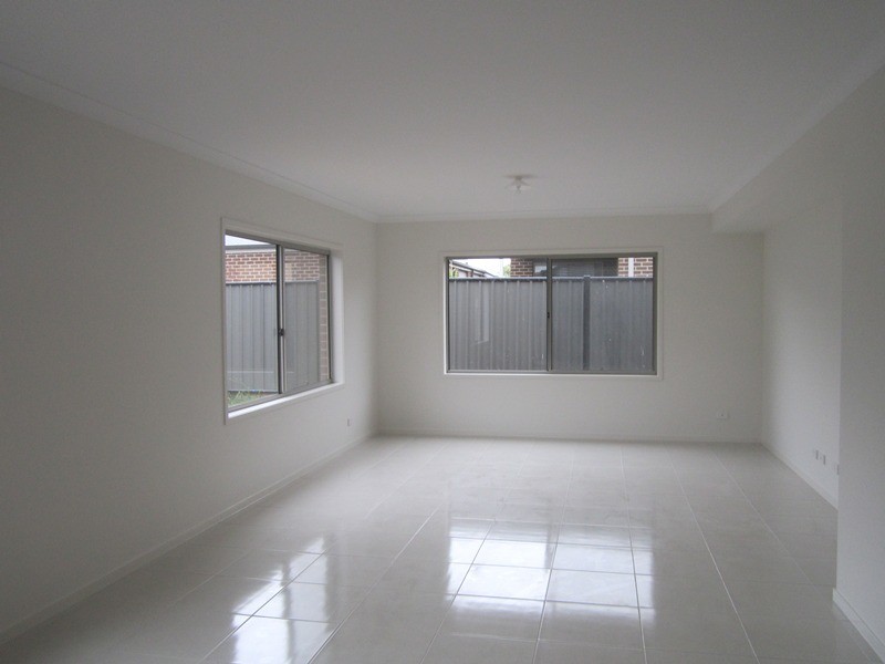 17 Connewara Crescent, Clyde North VIC 3978