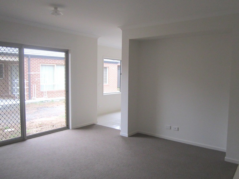 17 Connewara Crescent, Clyde North VIC 3978