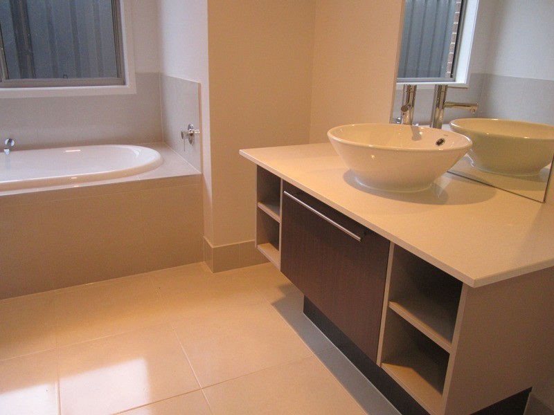 17 Connewara Crescent, Clyde North VIC 3978