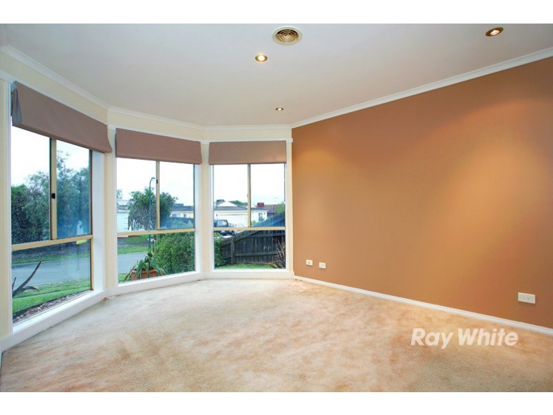 12 Alamanda Way, Cranbourne North VIC 3977