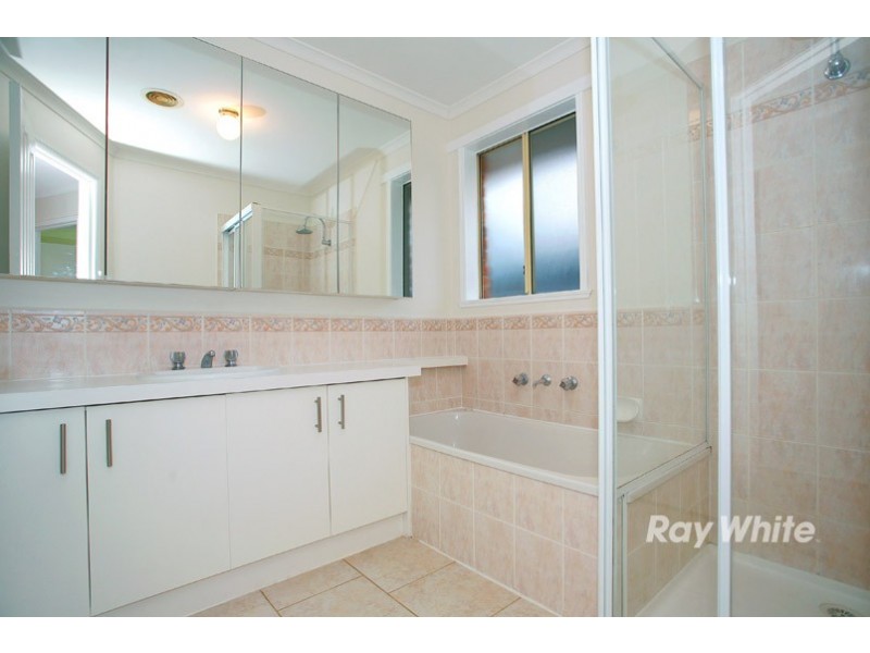 12 Alamanda Way, Cranbourne North VIC 3977