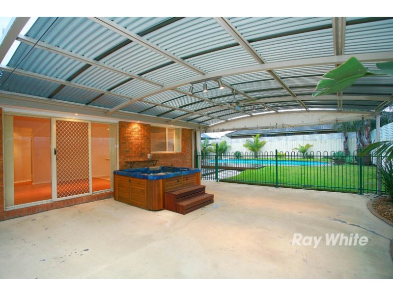 12 Alamanda Way, Cranbourne North VIC 3977