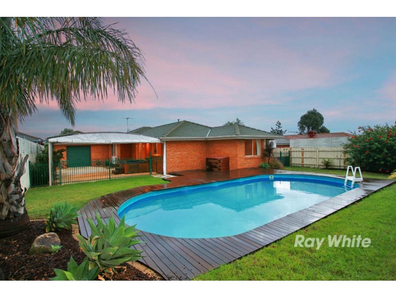 12 Alamanda Way, Cranbourne North VIC 3977