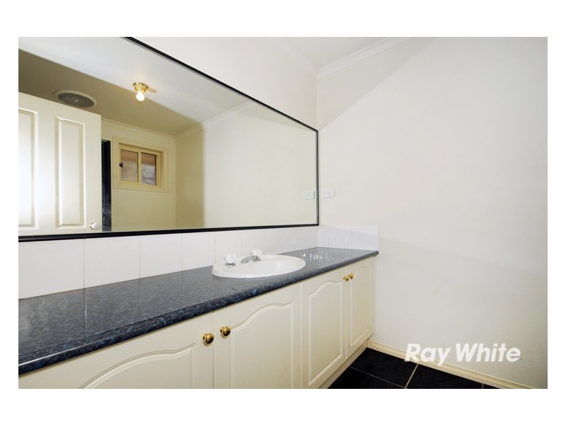 108 Earlsfield Drive, Berwick VIC 3806