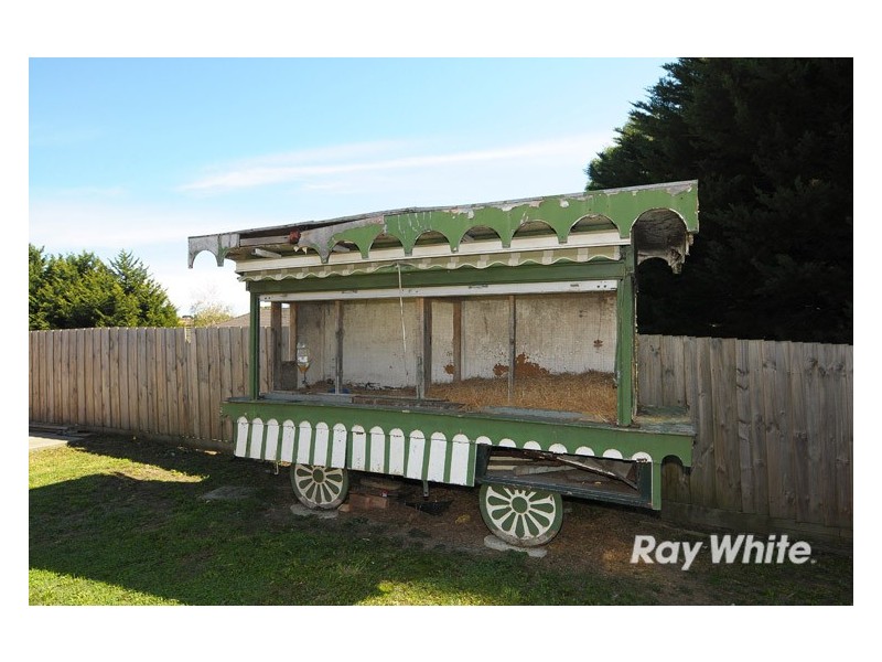 108 Earlsfield Drive, Berwick VIC 3806