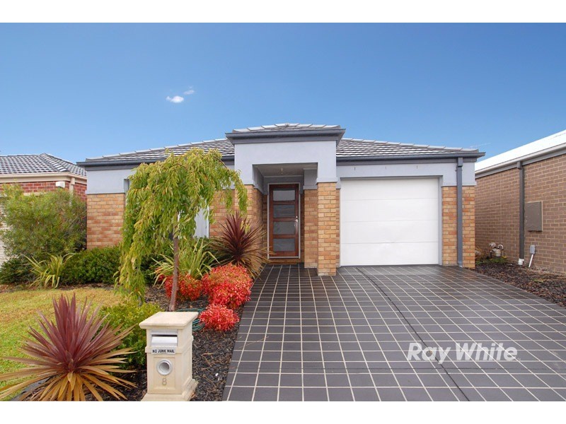 8 Cherry Blossom Chase, Pakenham VIC 3810