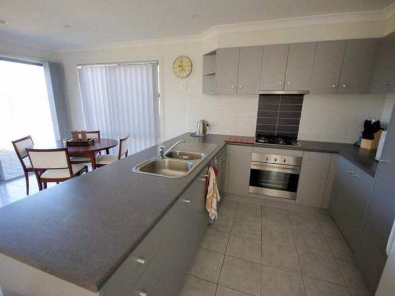 8 Cherry Blossom Chase, Pakenham VIC 3810