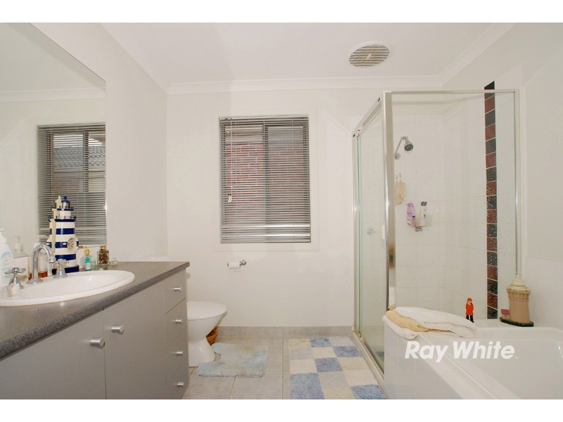 8 Cherry Blossom Chase, Pakenham VIC 3810