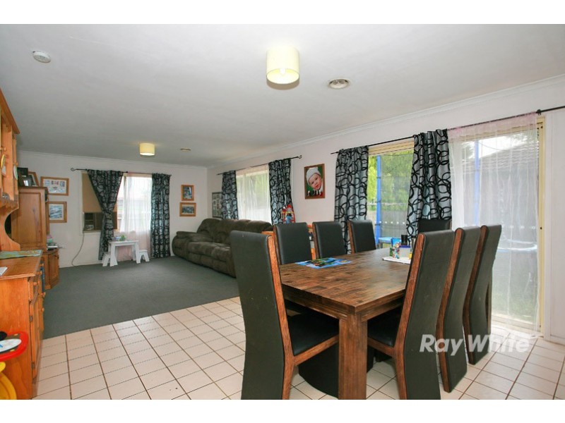 9 Scarborough Avenue, Cranbourne West VIC 3977