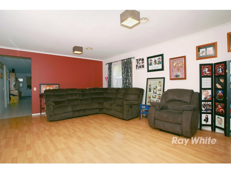 9 Scarborough Avenue, Cranbourne West VIC 3977