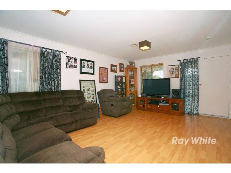 9 Scarborough Avenue, Cranbourne West VIC 3977