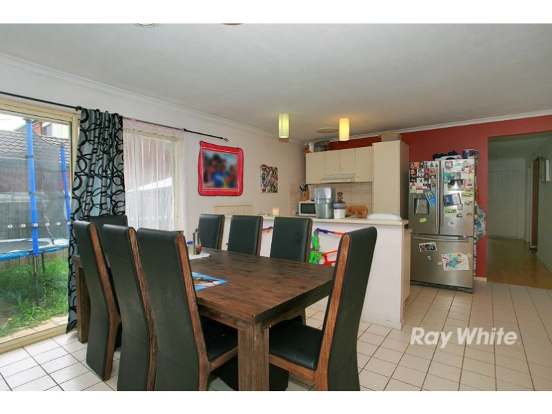 9 Scarborough Avenue, Cranbourne West VIC 3977