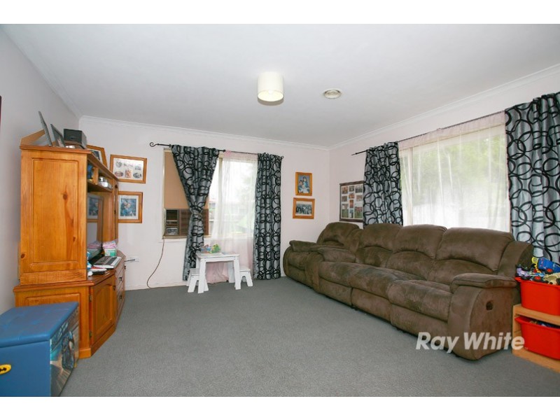 9 Scarborough Avenue, Cranbourne West VIC 3977