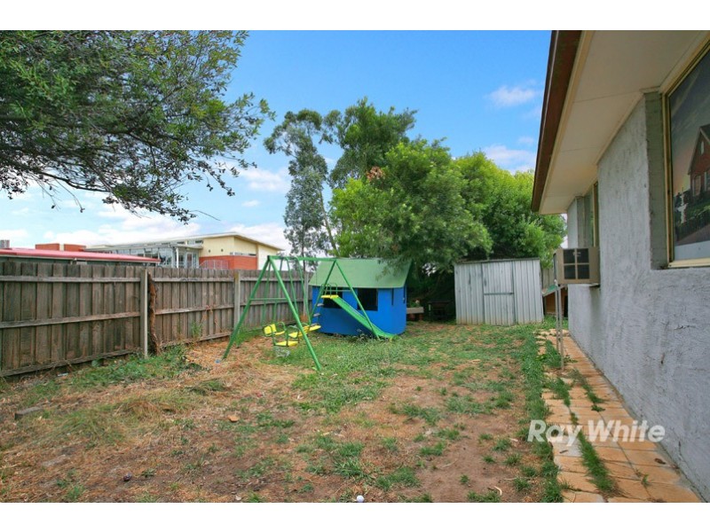 9 Scarborough Avenue, Cranbourne West VIC 3977