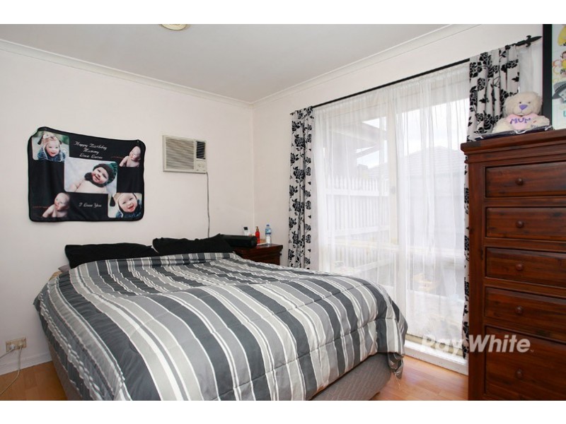 9 Scarborough Avenue, Cranbourne West VIC 3977