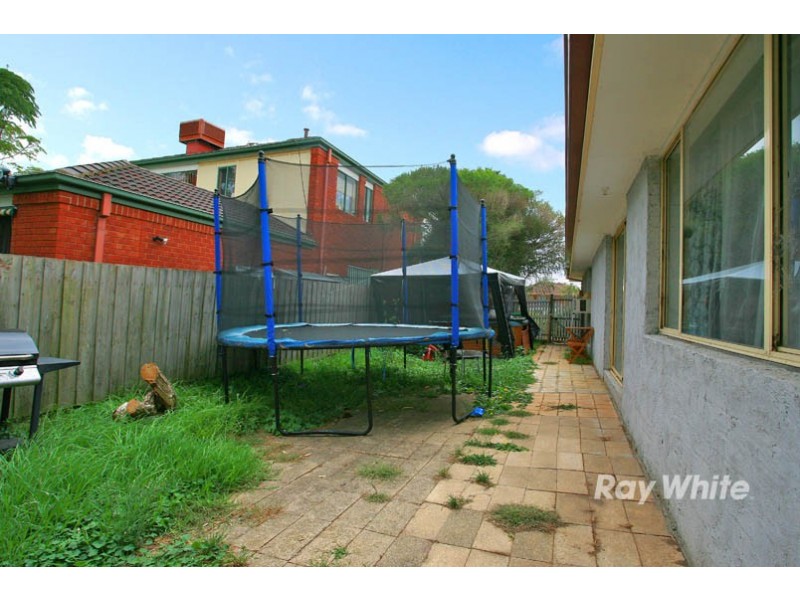 9 Scarborough Avenue, Cranbourne West VIC 3977