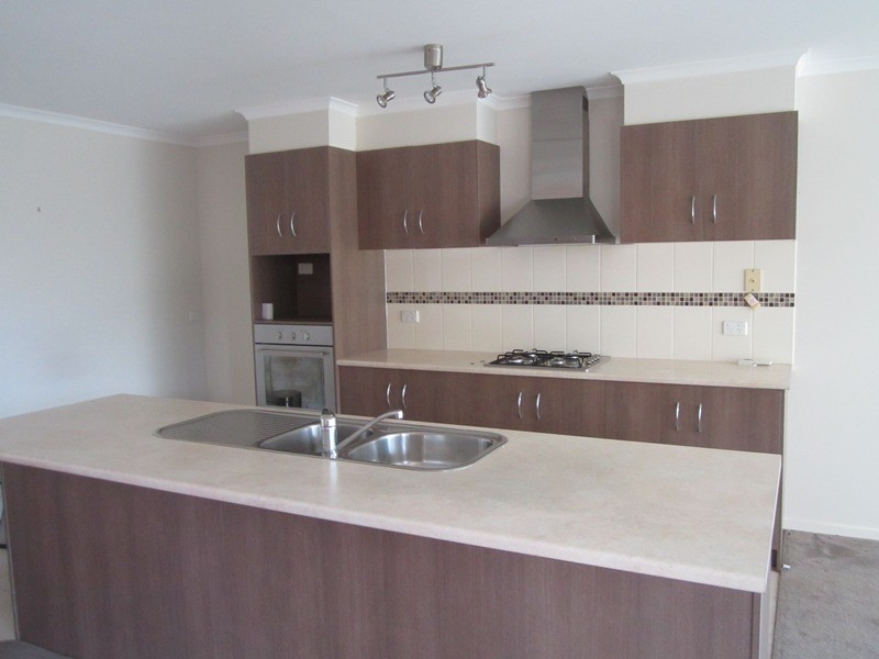 7 Reynard Place, Cranbourne East VIC 3977