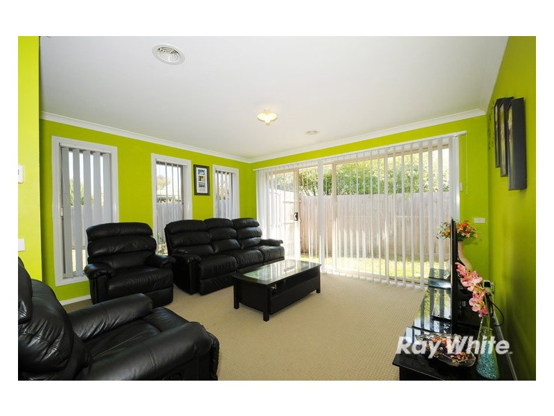 1/22 Maureen Close, Cranbourne West VIC 3977