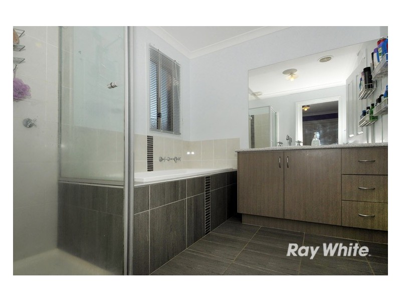 1/22 Maureen Close, Cranbourne West VIC 3977