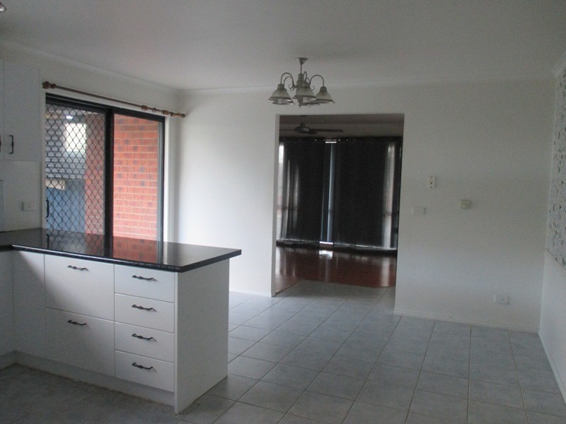 4 Raffindale Crescent, Cranbourne West VIC 3977