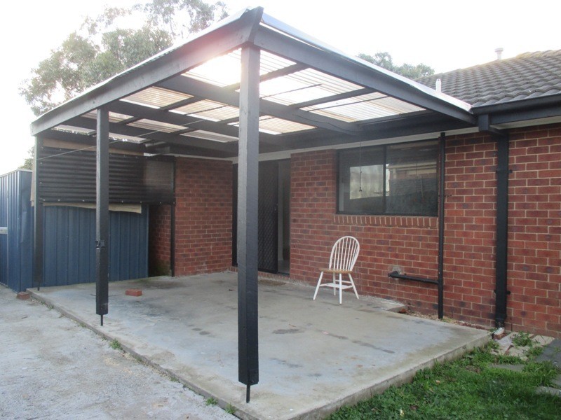 4 Raffindale Crescent, Cranbourne West VIC 3977