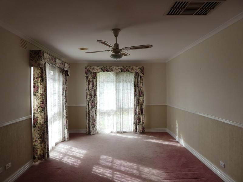 13 Bourke Road, Cranbourne VIC 3977