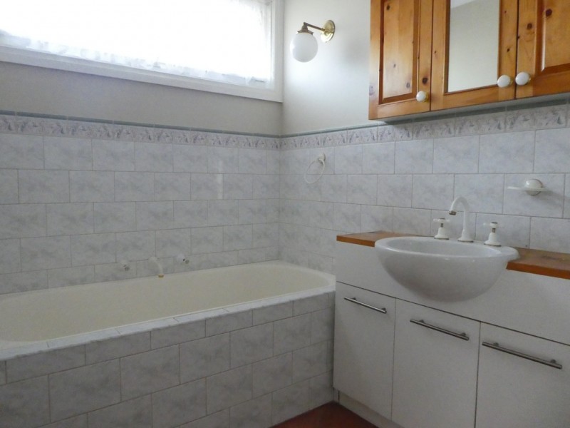 13 Bourke Road, Cranbourne VIC 3977