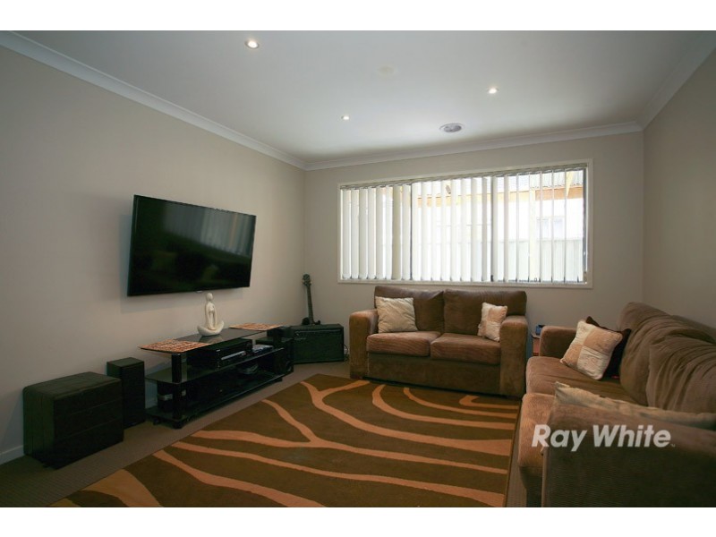 19 Northumbria Street, Cranbourne East VIC 3977