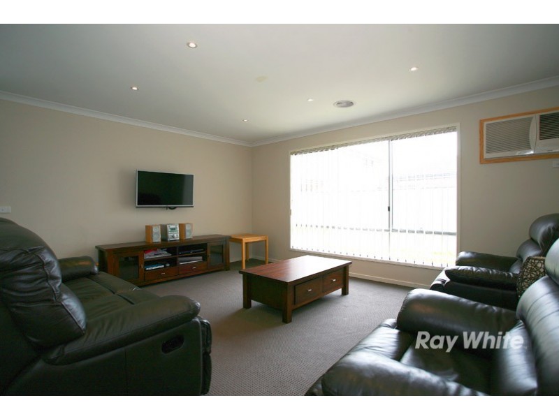19 Northumbria Street, Cranbourne East VIC 3977