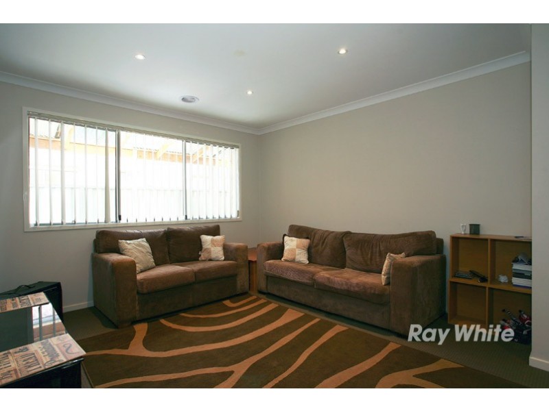 19 Northumbria Street, Cranbourne East VIC 3977