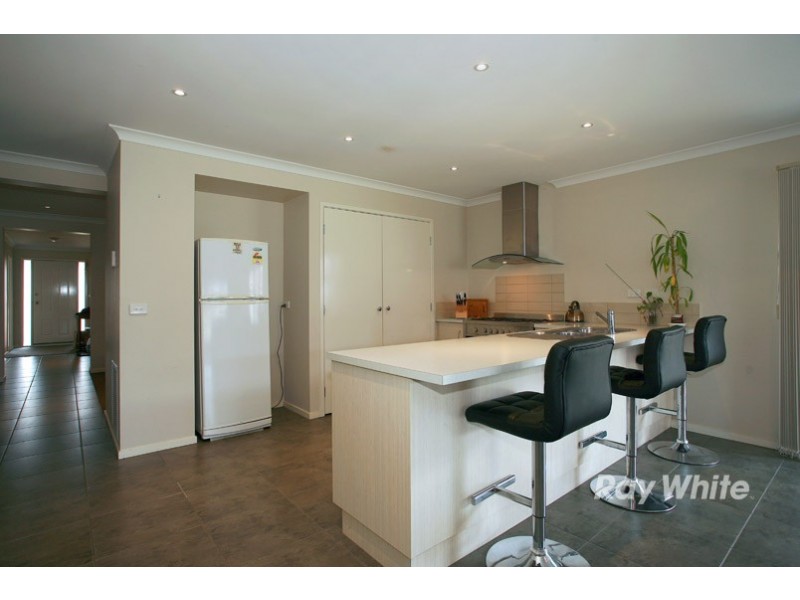 19 Northumbria Street, Cranbourne East VIC 3977