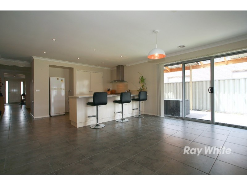 19 Northumbria Street, Cranbourne East VIC 3977