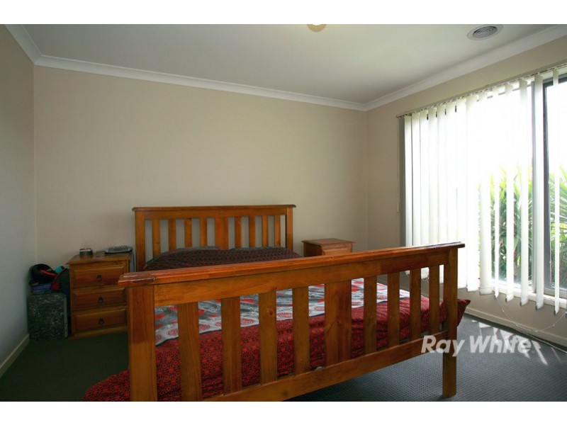 19 Northumbria Street, Cranbourne East VIC 3977