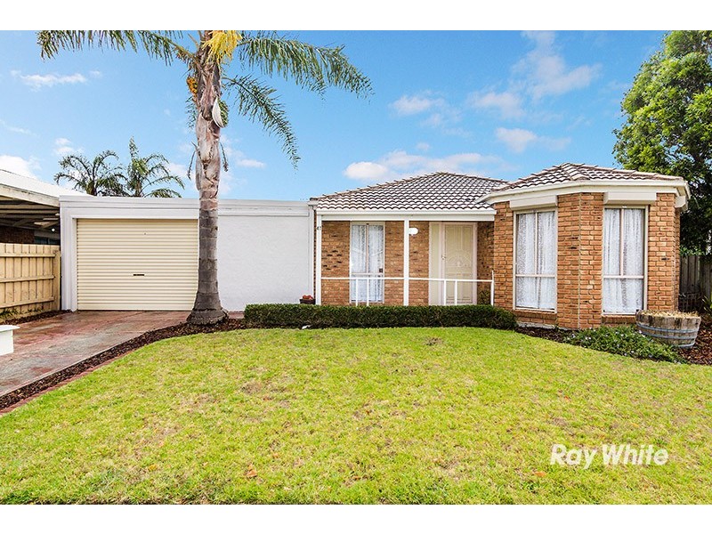 47 Hamilton Drive, Cranbourne North VIC 3977